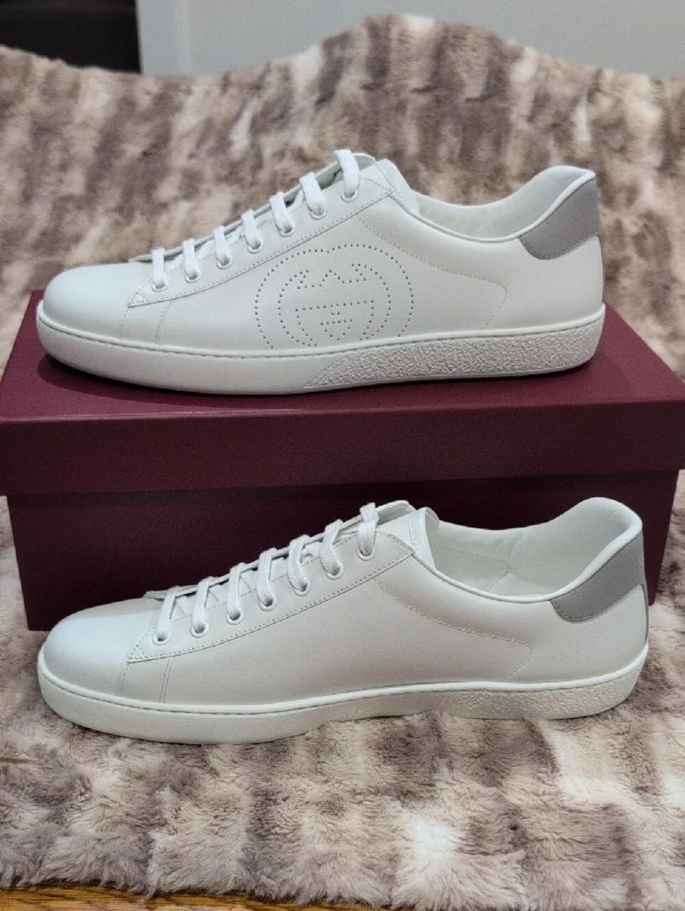 Gucci White Leather Low-Top Sneakers with Gray Heel Tab